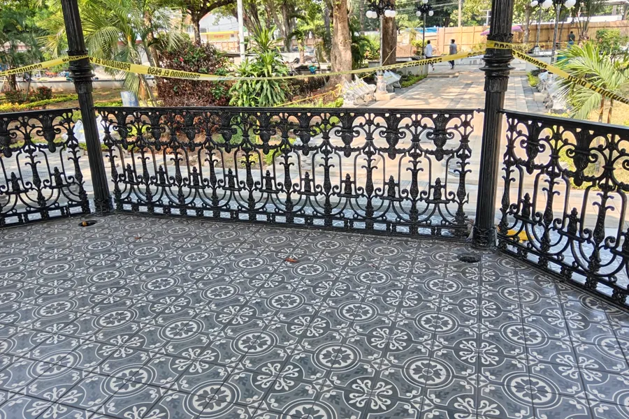 Kiosco Zinacantepec, detalle del barandal de herrería ornamental