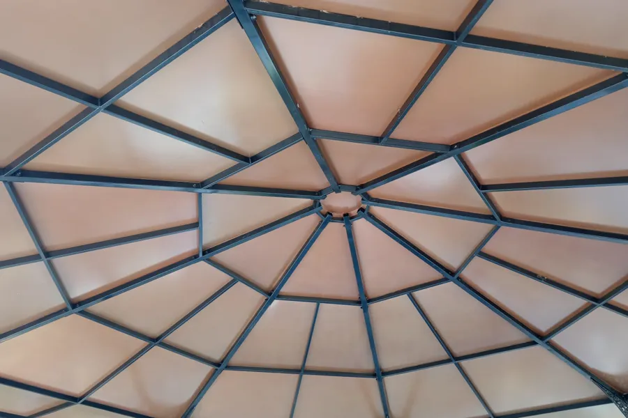 Kiosco Zinacantepec, estructura del techo a ocho aguas vista desde abajo